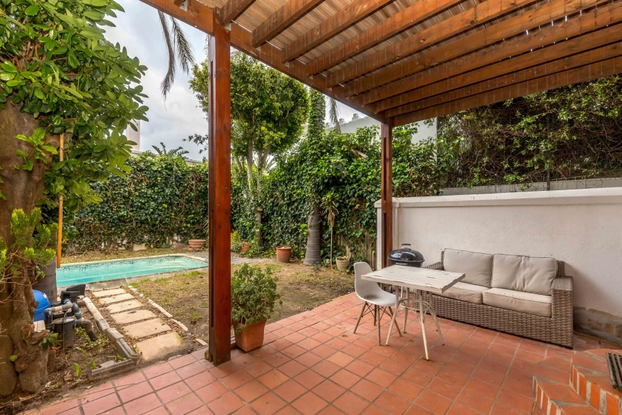 To Let 4 Bedroom Property for Rent in Vredehoek Western Cape